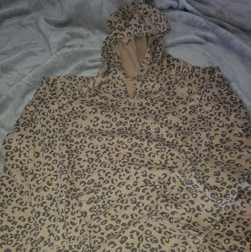 Livi Active Leopard print hoodie size 26/28
